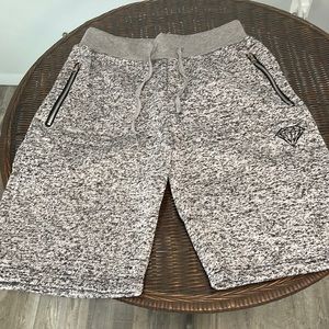 BRAND NEW NEVER WORN GREY SWEAT SHORT DIAMOND SUPPLY CO SIZE L